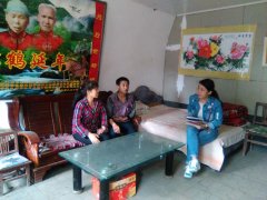 工會(huì )領(lǐng)導到我困難職工加噓寒問(wèn)暖